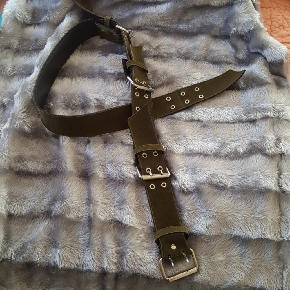 Belt green with multiple trendy buckles